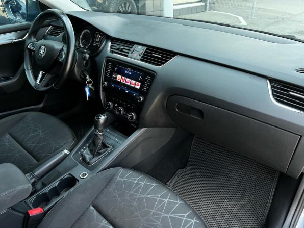 Skoda Octavia III (A7) Рестайлинг с пробегом 2019 года, цена 1 740 000 рублей, 180791 км, лифтбек, Автокод Объявления