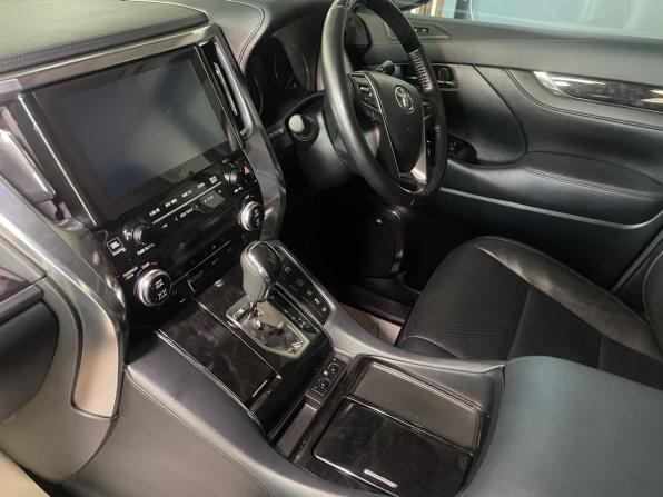Toyota Alphard III Рестайлинг с пробегом 2018 года, цена 5 995 000 рублей, 39139 км, минивэн, Автокод Объявления