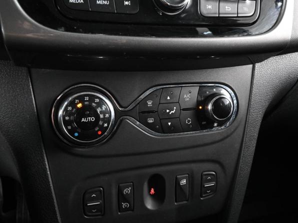 Renault Sandero II Рестайлинг с пробегом 2018 года, цена 1 099 000 рублей, 56923 км, хэтчбек, Автокод Объявления