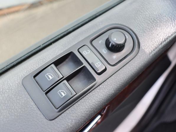 Volkswagen Multivan T5 Рестайлинг с пробегом 2013 года, цена 2 019 000 рублей, 204958 км, минивэн, Автокод Объявления