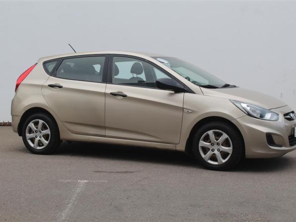 Hyundai Solaris I с пробегом 2013 года, цена 640 000 рублей, 130642 км, хэтчбек, Автокод Объявления