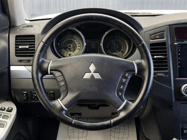 Mitsubishi Pajero IV Рестайлинг 1 с пробегом 2011 года, цена 1 697 000 рублей, 316487 км, внедорожник, Автокод Объявления