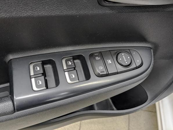 Kia Rio IV Рестайлинг с пробегом 2021 года, цена 1 625 000 рублей, 97751 км, седан, Автокод Объявления