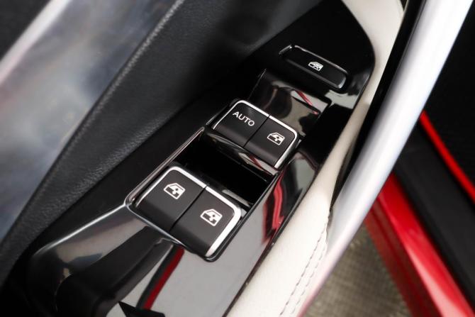 Chevrolet Captiva II с пробегом 2022 года, цена 1 799 000 рублей, 37000 км, внедорожник, Автокод Объявления
