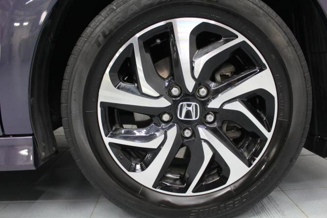 Honda Stepwgn V с пробегом 2015 года, цена 1 750 000 рублей, 82909 км, минивэн, Автокод Объявления