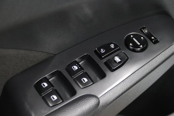 Hyundai Solaris II с пробегом 2018 года, цена 1 040 350 рублей, 184799 км, седан, Автокод Объявления