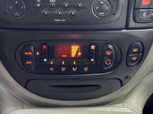 Renault Scenic I Рестайлинг с пробегом 2003 года, цена 365 000 рублей, 172337 км, компактвэн, Автокод Объявления