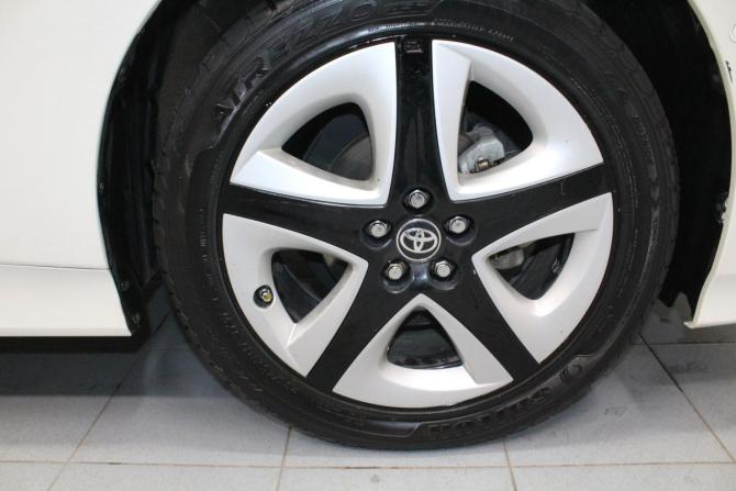 Toyota Prius IV (XW50) с пробегом 2016 года, цена 1 579 000 рублей, 153934 км, лифтбек, Автокод Объявления