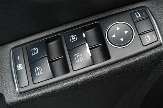 Mercedes-Benz C-Класс III (W204) Рестайлинг с пробегом 2012 года, цена 1 689 000 рублей, 113000 км, седан, Автокод Объявления
