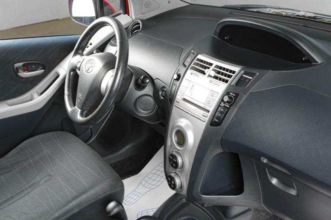 Toyota Yaris I Рестайлинг с пробегом 2006 года, цена 499 000 рублей, 242000 км, хэтчбек, Автокод Объявления