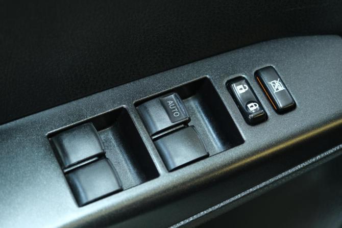 Toyota RAV4 IV (XA40) Рестайлинг с пробегом 2016 года, цена 2 599 000 рублей, 156000 км, внедорожник, Автокод Объявления