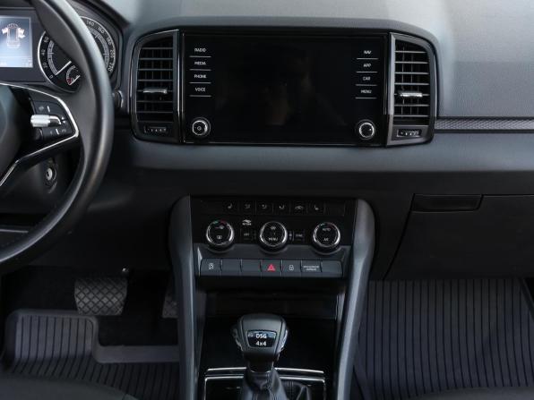 Skoda Karoq I с пробегом 2020 года, цена 2 798 000 рублей, 44453 км, внедорожник, Автокод Объявления