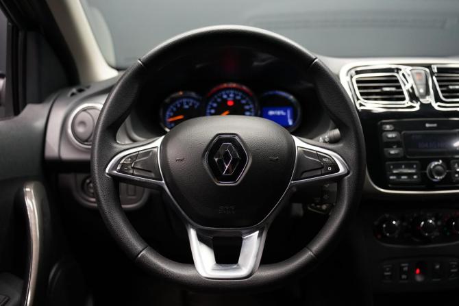 Renault Logan II Рестайлинг с пробегом 2018 года, цена 745 000 рублей, 194000 км, седан, Автокод Объявления