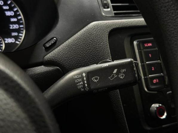 Volkswagen Jetta VI с пробегом 2014 года, цена 980 000 рублей, 137216 км, седан, Автокод Объявления