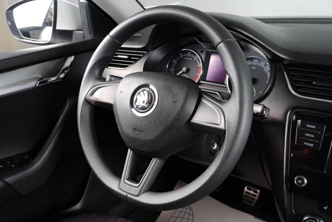 Skoda Octavia III (A7) Рестайлинг с пробегом 2019 года, цена 1 429 000 рублей, 159000 км, лифтбек, Автокод Объявления