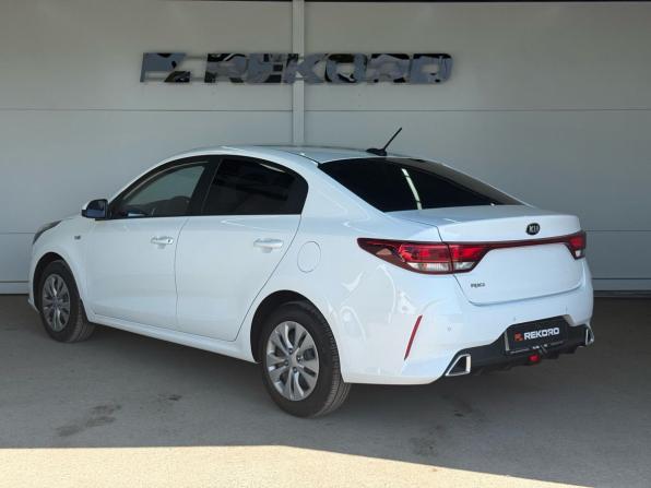 Kia Rio IV Рестайлинг с пробегом 2020 года, цена 1 669 000 рублей, 47233 км, седан, Автокод Объявления
