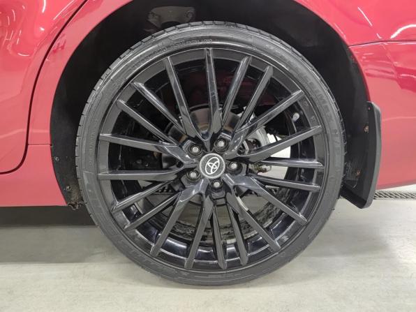 Toyota Camry VIII (XV70) Рестайлинг с пробегом 2021 года, цена 3 390 000 рублей, 27680 км, седан, Автокод Объявления