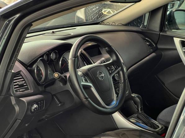 Opel Astra J с пробегом 2011 года, цена 930 000 рублей, 154805 км, хэтчбек, Автокод Объявления