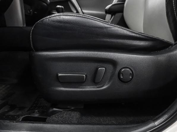 Toyota RAV4 IV (XA40) Рестайлинг с пробегом 2016 года, цена 2 299 000 рублей, 159425 км, внедорожник, Автокод Объявления