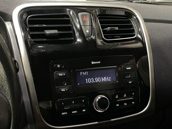 Renault Sandero II с пробегом 2017 года, цена 950 000 рублей, 98276 км, хэтчбек, Автокод Объявления