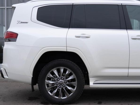 Toyota Land Cruiser 300 Series с пробегом 2022 года, цена 11 700 000 рублей, 17568 км, внедорожник, Автокод Объявления