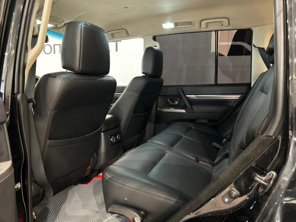 Mitsubishi Pajero IV Рестайлинг 2 с пробегом 2015 года, цена 1 919 000 рублей, 212852 км, внедорожник, Автокод Объявления