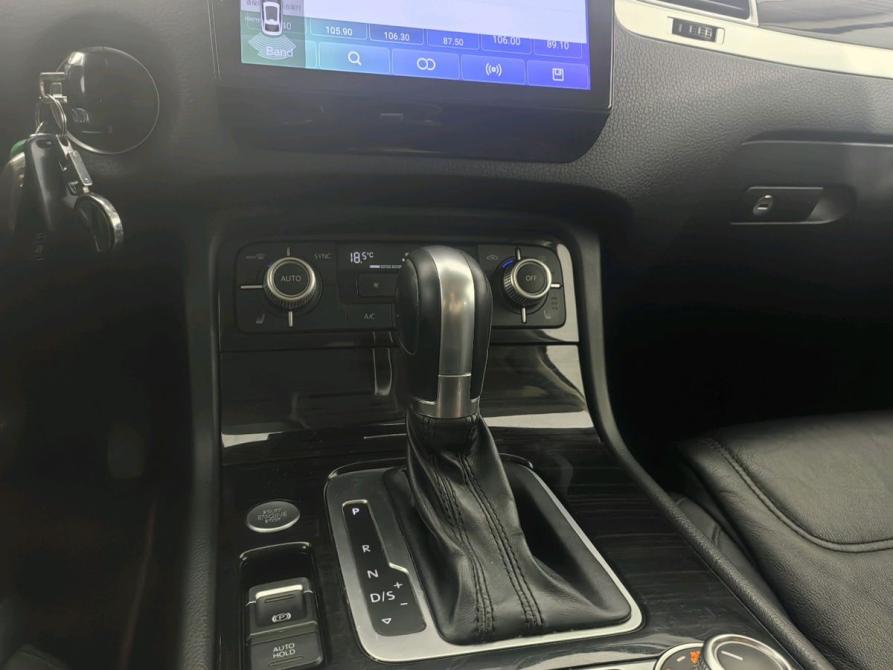 Volkswagen Touareg II Рестайлинг Санкт-Петербург  - изображение 23