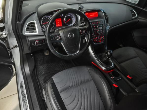 Opel Astra J Рестайлинг с пробегом 2012 года, цена 729 000 рублей, 192027 км, седан, Автокод Объявления