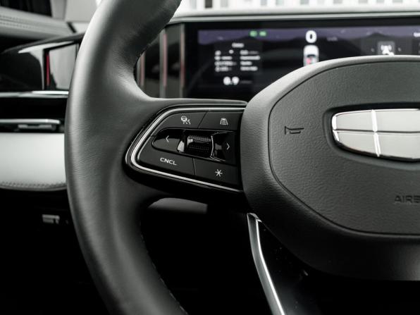 Geely Atlas II с пробегом 2024 года, цена 3 050 000 рублей, 17251 км, внедорожник, Автокод Объявления