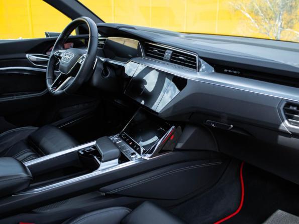 Audi e-tron I с пробегом 2020 года, цена 4 300 000 рублей, 98210 км, внедорожник, Автокод Объявления