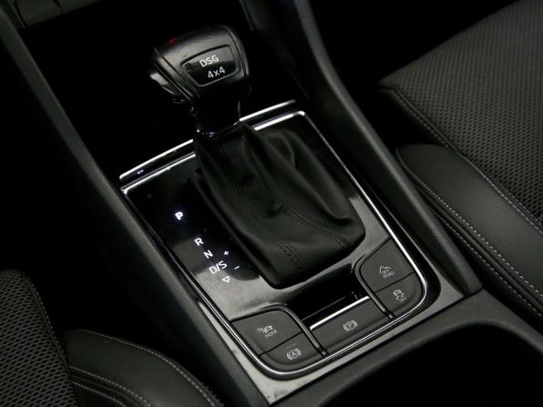 Skoda Karoq I с пробегом 2022 года, цена 2 650 000 рублей, 62845 км, внедорожник, Автокод Объявления
