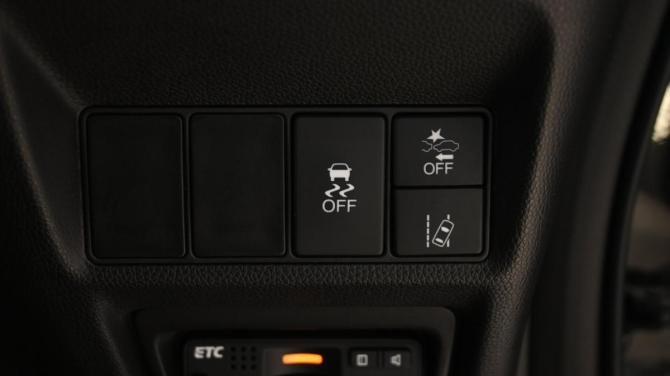 Honda Stepwgn V с пробегом 2016 года, цена 1 879 000 рублей, 132347 км, минивэн, Автокод Объявления
