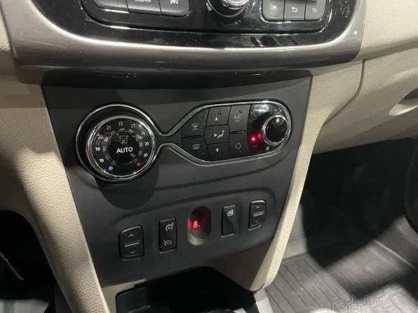 Renault Logan II с пробегом 2017 года, цена 847 000 рублей, 113293 км, седан, Автокод Объявления