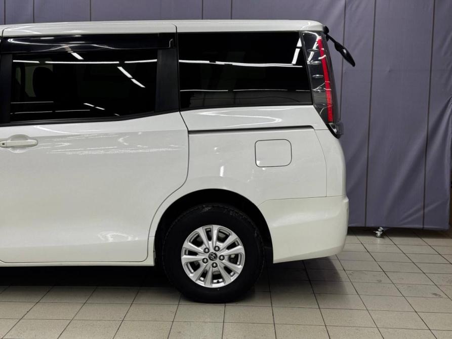 Toyota Noah III (R80) Рестайлинг Благовещенск  - изображение 7