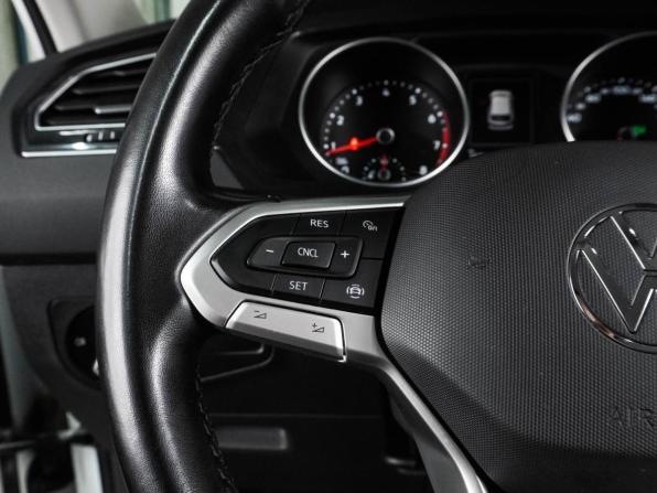 Volkswagen Tiguan II Рестайлинг с пробегом 2021 года, цена 2 349 000 рублей, 142523 км, внедорожник, Автокод Объявления