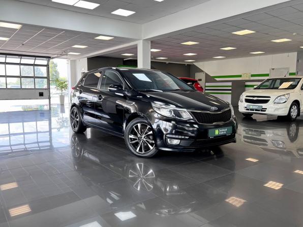 Kia Rio III Рестайлинг с пробегом 2016 года, цена 995 000 рублей, 136890 км, хэтчбек, Автокод Объявления