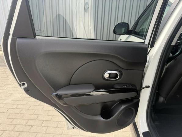 Kia Soul II Рестайлинг с пробегом 2017 года, цена 1 575 000 рублей, 85248 км, хэтчбек, Автокод Объявления