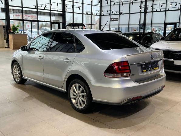 Volkswagen Polo V Рестайлинг с пробегом 2016 года, цена 1 040 000 рублей, 159500 км, седан, Автокод Объявления
