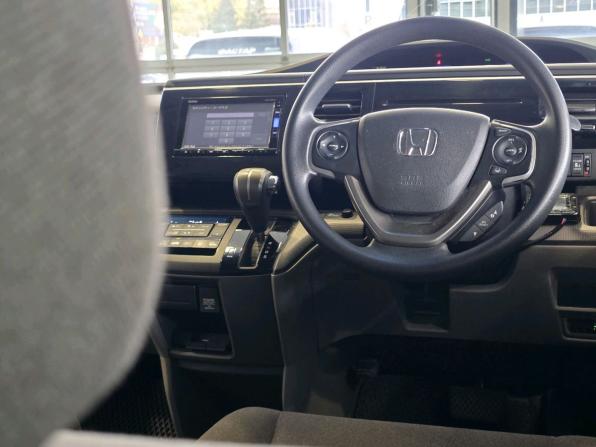 Honda Stepwgn V с пробегом 2016 года, цена 1 799 000 рублей, 141488 км, минивэн, Автокод Объявления