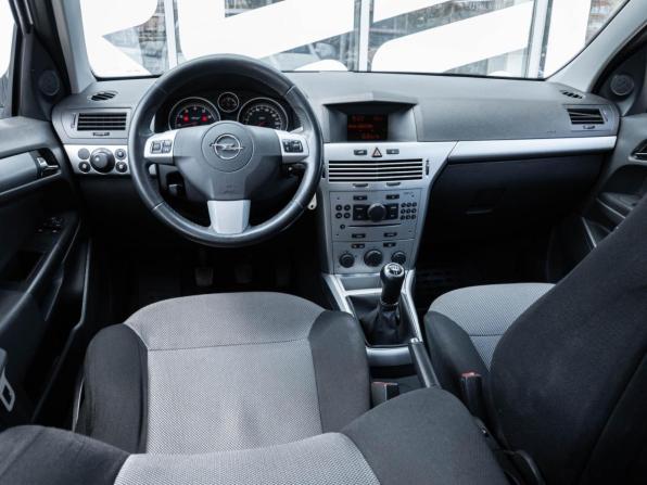 Opel Astra H Рестайлинг с пробегом 2011 года, цена 642 050 рублей, 151872 км, седан, Автокод Объявления