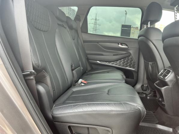 Hyundai Santa Fe IV с пробегом 2019 года, цена 2 900 000 рублей, 91147 км, внедорожник, Автокод Объявления