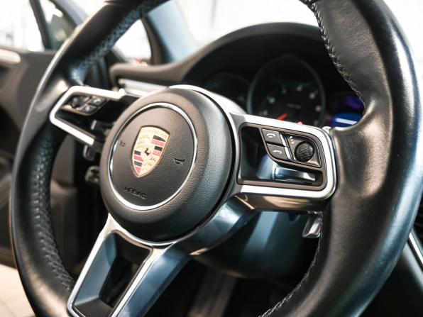Porsche Macan I Рестайлинг с пробегом 2018 года, цена 3 749 900 рублей, 157000 км, внедорожник, Автокод Объявления