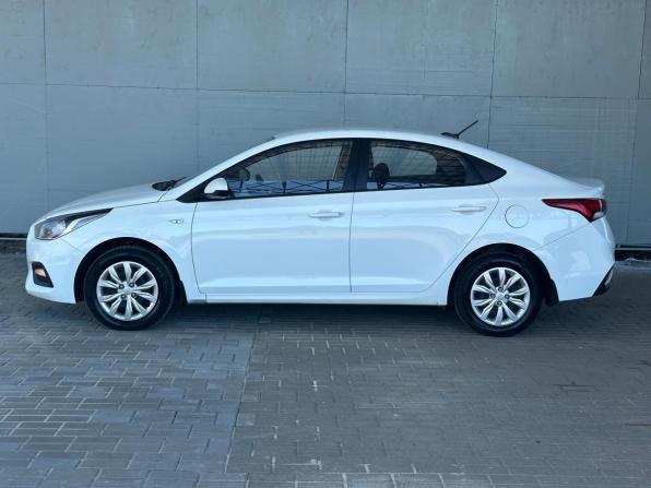 Hyundai Solaris II с пробегом 2018 года, цена 990 000 рублей, 159000 км, седан, Автокод Объявления