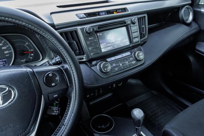 Toyota RAV4 IV (XA40) Рестайлинг с пробегом 2015 года, цена 1 682 000 рублей, 235000 км, внедорожник, Автокод Объявления
