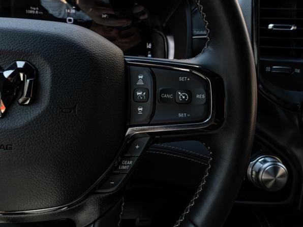 Ram 1500 V с пробегом 2023 года, цена 8 640 000 рублей, 17941 км, offers.body_type.unknown, Автокод Объявления