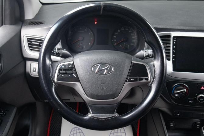Hyundai Solaris II с пробегом 2018 года, цена 1 049 000 рублей, 201000 км, седан, Автокод Объявления