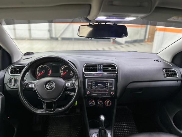 Volkswagen Polo V Рестайлинг с пробегом 2017 года, цена 1 069 000 рублей, 124446 км, седан, Автокод Объявления