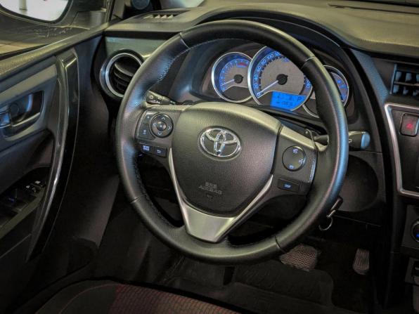 Toyota Auris II с пробегом 2013 года, цена 1 265 000 рублей, 198000 км, хэтчбек, Автокод Объявления