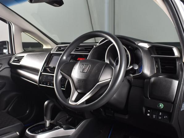 Honda Fit III Рестайлинг с пробегом 2017 года, цена 1 119 999 рублей, 103030 км, хэтчбек, Автокод Объявления