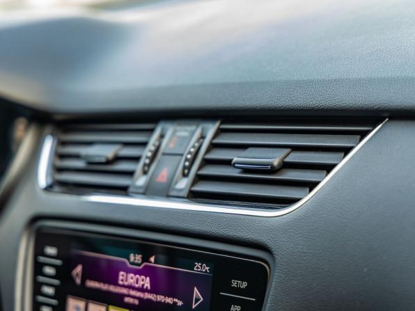 Skoda Octavia III (A7) Рестайлинг с пробегом 2018 года, цена 2 098 000 рублей, 104227 км, лифтбек, Автокод Объявления